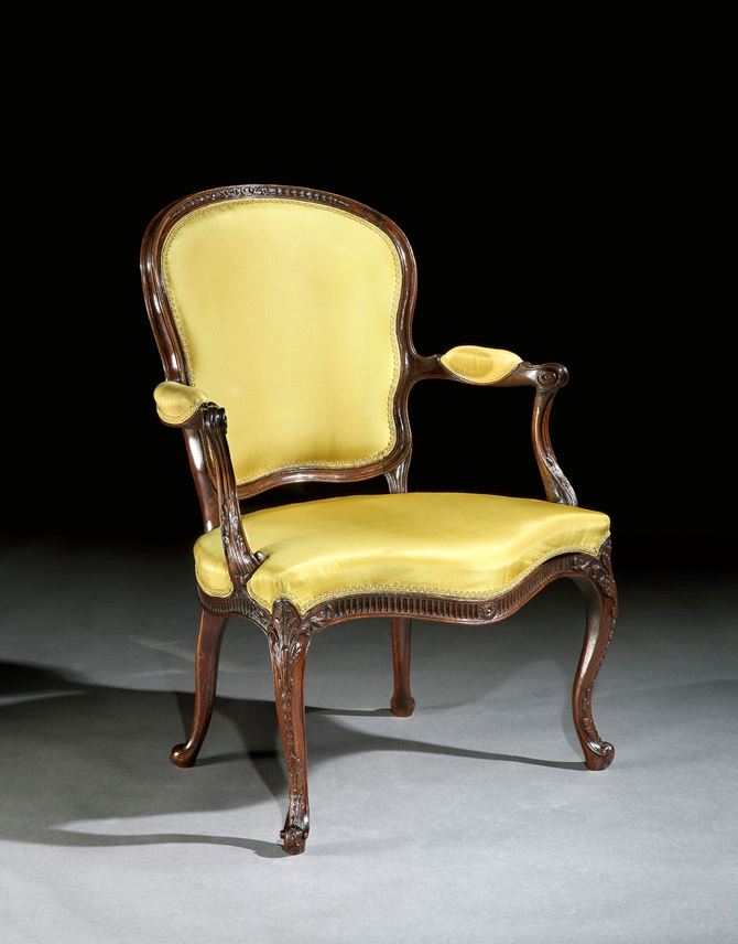 A PAIR OF GEORGE III MAHOGANY OPEN ARMCHAIRS | MasterArt